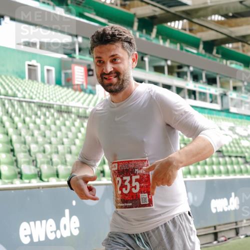 13.09.2026 - 21. swb-Marathon Bremen Michael Burmester http://msf.ph/oto/10454116 13.09.2026 12:51:55 Laufen im Stadion 107, 235, 335, 683, 734, 771, 792, 863, 1033, 1043, 1125, 1146, 1162, 1232, 1252, 1297, 1455, 1492, 1510, 1542, 1613, 1646, 1955, 1970, 1998, 2007, 2008, 2043, 2203, 2295, 2442, 2444, 2447, 2480, 2498, 2759, 2767, 2847, 3085, 3149, 3336, 3440, 3448, 3484, 3566, 3703, 3808, 3830, 3899, 3959, 3988, 4023, 4165, 4283, 4368, 4429, 4473, 4475, 4559, 4571, 4573, 4582, 4727, 4781, 4782, 4888, 4895, 5066, 5079, 5152, 5155, 5168, 5379, 5521, 5532, 5627, 5696, 6274, 6471, 8033, 8798 meine-sportfotos.de