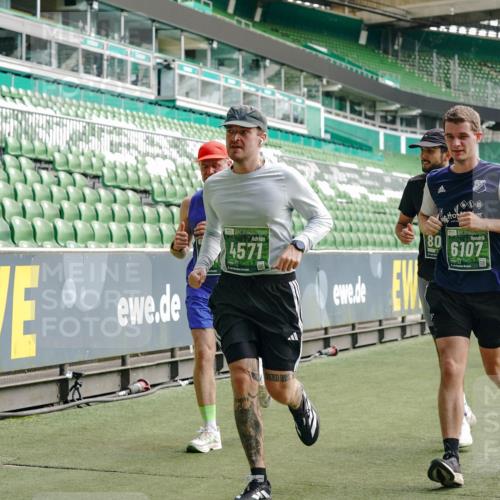 13.09.2026 - 21. swb-Marathon Bremen Michael Burmester http://msf.ph/oto/10454126 13.09.2026 12:51:56 Laufen im Stadion 107, 235, 335, 683, 734, 771, 792, 863, 1033, 1043, 1125, 1146, 1162, 1232, 1252, 1297, 1455, 1492, 1510, 1542, 1613, 1646, 1955, 1970, 1998, 2007, 2008, 2043, 2203, 2295, 2442, 2444, 2447, 2480, 2498, 2759, 2767, 2847, 3085, 3149, 3336, 3440, 3448, 3484, 3566, 3703, 3808, 3830, 3899, 3959, 3988, 4023, 4165, 4283, 4368, 4429, 4473, 4475, 4559, 4571, 4573, 4582, 4727, 4781, 4782, 4888, 4895, 5066, 5079, 5152, 5155, 5168, 5379, 5521, 5532, 5627, 5696, 6274, 6471, 8033, 8798 meine-sportfotos.de