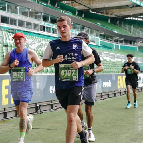 13.09.2026 - 21. swb-Marathon Bremen Michael Burmester http://msf.ph/oto/10454160 13.09.2026 12:51:57 Laufen im Stadion 107, 235, 335, 683, 734, 771, 792, 863, 1033, 1043, 1125, 1146, 1162, 1232, 1252, 1297, 1455, 1492, 1510, 1542, 1613, 1646, 1955, 1970, 2007, 2008, 2043, 2203, 2295, 2442, 2444, 2447, 2480, 2498, 2759, 2767, 2847, 3085, 3149, 3336, 3440, 3448, 3484, 3566, 3703, 3808, 3830, 3899, 3959, 3988, 4023, 4165, 4283, 4368, 4429, 4473, 4475, 4559, 4571, 4573, 4582, 4727, 4781, 4782, 4888, 4895, 5066, 5079, 5152, 5155, 5168, 5379, 5521, 5532, 5627, 5696, 6274, 6471, 8033, 8798 meine-sportfotos.de
