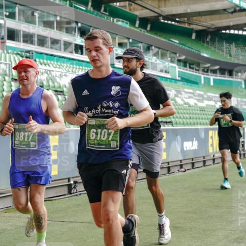 13.09.2026 - 21. swb-Marathon Bremen Michael Burmester http://msf.ph/oto/10454167 13.09.2026 12:51:57 Laufen im Stadion 107, 235, 335, 683, 734, 771, 792, 863, 1033, 1043, 1125, 1146, 1162, 1232, 1252, 1297, 1455, 1492, 1510, 1542, 1613, 1646, 1955, 1970, 2007, 2008, 2043, 2203, 2295, 2442, 2444, 2447, 2480, 2498, 2759, 2767, 2847, 3085, 3149, 3336, 3440, 3448, 3484, 3566, 3703, 3808, 3830, 3899, 3959, 3988, 4023, 4165, 4283, 4368, 4429, 4473, 4475, 4559, 4571, 4573, 4582, 4727, 4781, 4782, 4888, 4895, 5066, 5079, 5152, 5155, 5168, 5379, 5521, 5532, 5627, 5696, 6274, 6471, 8033, 8798 meine-sportfotos.de
