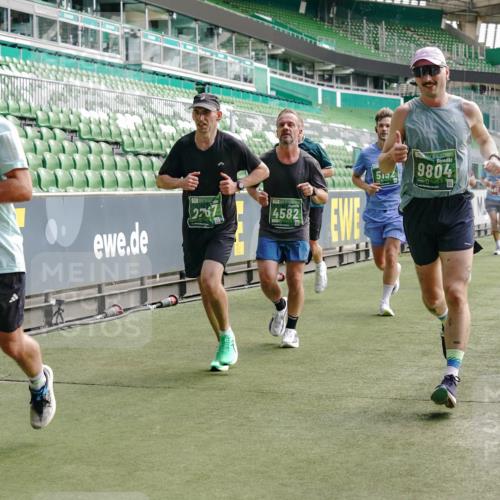 13.09.2026 - 21. swb-Marathon Bremen Michael Burmester http://msf.ph/oto/10454231 13.09.2026 12:52:00 Laufen im Stadion 107, 235, 335, 683, 734, 771, 792, 863, 1033, 1043, 1125, 1146, 1162, 1232, 1252, 1297, 1455, 1492, 1510, 1542, 1613, 1646, 1955, 1970, 2007, 2008, 2043, 2203, 2295, 2442, 2444, 2447, 2480, 2498, 2759, 2767, 2847, 3085, 3149, 3336, 3440, 3448, 3484, 3566, 3703, 3808, 3830, 3899, 3959, 3988, 4023, 4165, 4283, 4368, 4429, 4473, 4475, 4559, 4571, 4573, 4582, 4605, 4727, 4781, 4782, 4888, 4895, 5066, 5079, 5152, 5155, 5168, 5379, 5521, 5532, 5627, 5696, 6274, 6471, 8033, 8798 meine-sportfotos.de