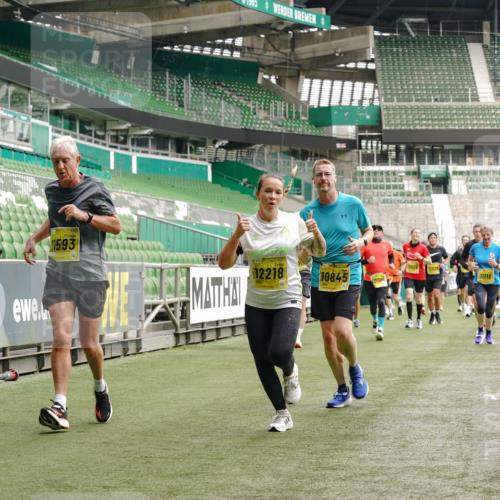 13.09.2026 - 21. swb-Marathon Bremen Michael Burmester http://msf.ph/oto/10454331 13.09.2026 10:32:23 Laufen im Stadion 10067, 10141, 10146, 10166, 10203, 10222, 10226, 10243, 10246, 10249, 10255, 10256, 10284, 10300, 10322, 10365, 10372, 10374, 10379, 10383, 10394, 10410, 10443, 10471, 10478, 10479, 10486, 10494, 10503, 10517, 10518, 10529, 10540, 10543, 10550, 10555, 10565, 10577, 10579, 10589, 10608, 10610, 10626, 10631, 10646, 10670, 10675, 10684, 10685, 10690, 10703, 10704, 10707, 10708, 10721, 10725, 10728, 10771, 10794, 11350, 11379 meine-sportfotos.de