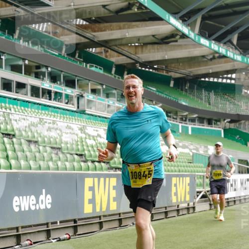 13.09.2026 - 21. swb-Marathon Bremen Michael Burmester http://msf.ph/oto/10454391 13.09.2026 10:32:25 Laufen im Stadion 10067, 10078, 10141, 10146, 10166, 10203, 10222, 10226, 10243, 10246, 10249, 10255, 10256, 10284, 10300, 10322, 10365, 10372, 10374, 10379, 10383, 10394, 10410, 10443, 10471, 10478, 10479, 10486, 10494, 10503, 10517, 10518, 10529, 10540, 10543, 10550, 10555, 10565, 10577, 10579, 10589, 10608, 10610, 10626, 10631, 10646, 10670, 10675, 10684, 10685, 10690, 10703, 10704, 10707, 10708, 10721, 10725, 10728, 10771, 10794, 11350, 11379 meine-sportfotos.de