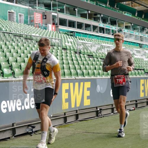 13.09.2026 - 21. swb-Marathon Bremen Michael Burmester http://msf.ph/oto/10454402 13.09.2026 12:52:12 Laufen im Stadion 102, 107, 235, 335, 683, 734, 771, 792, 863, 1033, 1043, 1125, 1146, 1162, 1232, 1252, 1297, 1455, 1492, 1510, 1542, 1613, 1646, 1955, 1970, 2007, 2008, 2043, 2203, 2295, 2350, 2442, 2444, 2447, 2480, 2498, 2759, 2767, 2847, 3085, 3149, 3236, 3336, 3440, 3448, 3484, 3566, 3703, 3808, 3830, 3899, 3959, 3988, 4023, 4165, 4283, 4429, 4473, 4475, 4559, 4571, 4573, 4582, 4605, 4727, 4781, 4782, 4895, 5079, 5152, 5168, 5379, 5521, 5696, 6274, 8033, 8798 meine-sportfotos.de