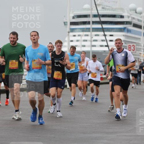 13.09.2026 - Kiel Lauf Andreas Tolksdorf http://msf.ph/oto/10454517 13.09.2026 11:54:32 Kiellinie 3721, 84, 3181, 985, 3 meine-sportfotos.de