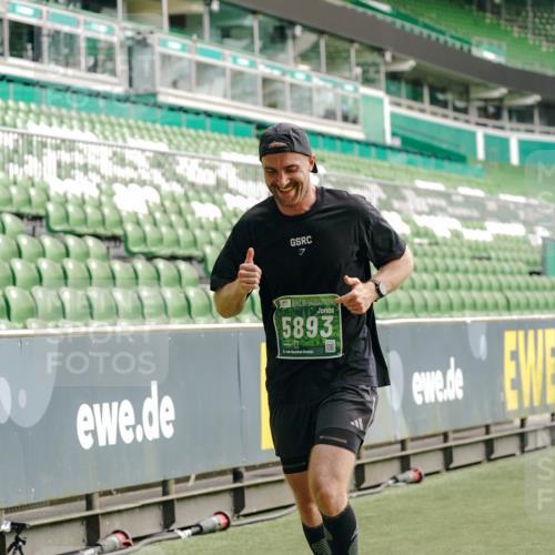 13.09.2026 - 21. swb-Marathon Bremen Michael Burmester http://msf.ph/oto/10454557 13.09.2026 12:52:24 Laufen im Stadion 102, 107, 235, 683, 734, 792, 863, 985, 1033, 1043, 1125, 1146, 1162, 1232, 1252, 1297, 1455, 1492, 1528, 1542, 1646, 1704, 1955, 2007, 2008, 2043, 2203, 2350, 2447, 2480, 2498, 2759, 2767, 2847, 2858, 3085, 3149, 3236, 3336, 3362, 3440, 3448, 3566, 3703, 3830, 3899, 3959, 3988, 4165, 4283, 4429, 4475, 4571, 4573, 4582, 4605, 4727, 4781, 4782, 4895, 5079, 5152, 5168, 5379, 5521, 5696, 6274, 8033, 8798 meine-sportfotos.de