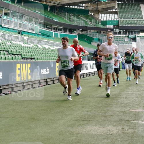 13.09.2026 - 21. swb-Marathon Bremen Michael Burmester http://msf.ph/oto/10454604 13.09.2026 12:52:27 Laufen im Stadion 102, 107, 235, 683, 734, 755, 792, 863, 985, 987, 1033, 1043, 1056, 1125, 1146, 1162, 1232, 1252, 1297, 1455, 1492, 1528, 1542, 1646, 1704, 1955, 2007, 2008, 2043, 2203, 2350, 2447, 2480, 2498, 2759, 2767, 2820, 2847, 2858, 3085, 3149, 3236, 3336, 3362, 3440, 3448, 3566, 3703, 3830, 3899, 3959, 3988, 4165, 4283, 4429, 4475, 4571, 4573, 4582, 4605, 4727, 4781, 4782, 4895, 5079, 5152, 5168, 5379, 5521, 5696, 6274, 8033, 8798 meine-sportfotos.de