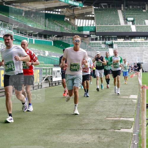 13.09.2026 - 21. swb-Marathon Bremen Michael Burmester http://msf.ph/oto/10454622 13.09.2026 12:52:28 Laufen im Stadion 102, 107, 235, 683, 734, 755, 792, 863, 985, 987, 1033, 1043, 1056, 1125, 1146, 1162, 1232, 1252, 1297, 1455, 1492, 1528, 1542, 1646, 1704, 1955, 2007, 2008, 2043, 2203, 2350, 2447, 2480, 2498, 2759, 2767, 2820, 2847, 2858, 3085, 3149, 3236, 3336, 3362, 3440, 3448, 3566, 3703, 3830, 3899, 3959, 3988, 4165, 4283, 4429, 4475, 4571, 4573, 4582, 4605, 4727, 4781, 4782, 4895, 5079, 5152, 5168, 5379, 5521, 5696, 6274, 8033, 8798 meine-sportfotos.de