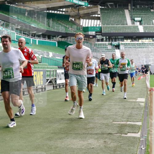 13.09.2026 - 21. swb-Marathon Bremen Michael Burmester http://msf.ph/oto/10454631 13.09.2026 12:52:28 Laufen im Stadion 102, 107, 235, 683, 734, 755, 792, 863, 985, 987, 1033, 1043, 1056, 1125, 1146, 1162, 1232, 1252, 1297, 1455, 1492, 1528, 1542, 1646, 1704, 1955, 2007, 2008, 2043, 2203, 2350, 2447, 2480, 2498, 2759, 2767, 2820, 2847, 2858, 3085, 3149, 3236, 3336, 3362, 3440, 3448, 3566, 3703, 3830, 3899, 3959, 3988, 4165, 4283, 4429, 4475, 4571, 4573, 4582, 4605, 4727, 4781, 4782, 4895, 5079, 5152, 5168, 5379, 5521, 5696, 6274, 8033, 8798 meine-sportfotos.de