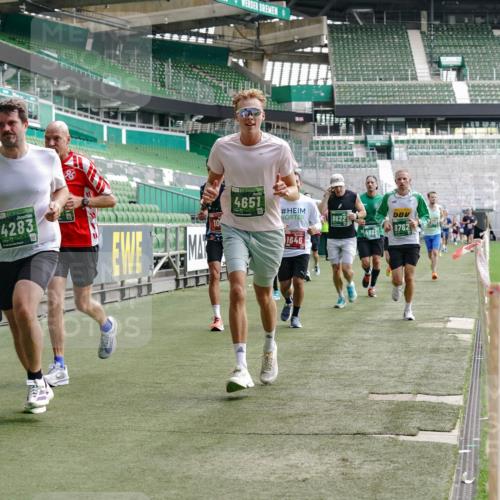 13.09.2026 - 21. swb-Marathon Bremen Michael Burmester http://msf.ph/oto/10454643 13.09.2026 12:52:28 Laufen im Stadion 102, 107, 235, 683, 734, 755, 792, 863, 985, 987, 1033, 1043, 1056, 1125, 1146, 1162, 1232, 1252, 1297, 1455, 1492, 1528, 1542, 1646, 1704, 1955, 2007, 2008, 2043, 2203, 2350, 2447, 2480, 2498, 2759, 2767, 2820, 2847, 2858, 3085, 3149, 3236, 3336, 3362, 3440, 3448, 3566, 3703, 3830, 3899, 3959, 3988, 4165, 4283, 4429, 4475, 4571, 4573, 4582, 4605, 4727, 4781, 4782, 4895, 5079, 5152, 5168, 5379, 5521, 5696, 6274, 8033, 8798 meine-sportfotos.de