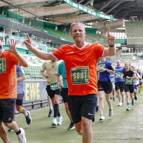 13.09.2026 - 21. swb-Marathon Bremen Michael Burmester http://msf.ph/oto/10454662 13.09.2026 13:10:45 Laufen im Stadion 164, 265, 373, 391, 448, 532, 581, 869, 898, 984, 1180, 1738, 1855, 1867, 1894, 1952, 1967, 2202, 2232, 2268, 2281, 2284, 2299, 2330, 2333, 2339, 2342, 2432, 2443, 2471, 2525, 2530, 2531, 2553, 2573, 2589, 2594, 2654, 2669, 2682, 2714, 2717, 2784, 2785, 2804, 2819, 2836, 2920, 2932, 3026, 3032, 3063, 3086, 3089, 3122, 3159, 3174, 3207, 3208, 3291, 3316, 3333, 3352, 3370, 3398, 3409, 3410, 3470, 3549, 3707, 3769, 109, 551 meine-sportfotos.de