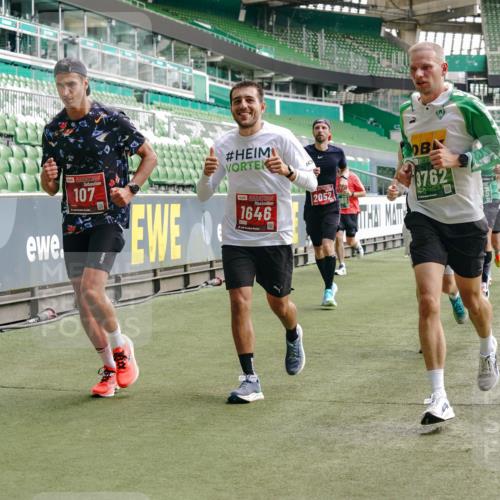 13.09.2026 - 21. swb-Marathon Bremen Michael Burmester http://msf.ph/oto/10454713 13.09.2026 12:52:31 Laufen im Stadion 102, 107, 235, 683, 734, 755, 792, 863, 985, 987, 1033, 1043, 1056, 1125, 1146, 1162, 1232, 1252, 1297, 1455, 1492, 1528, 1542, 1646, 1664, 1704, 1955, 2007, 2008, 2043, 2203, 2350, 2447, 2480, 2498, 2759, 2767, 2820, 2847, 2858, 3085, 3149, 3236, 3336, 3362, 3440, 3448, 3566, 3703, 3830, 3899, 3988, 4165, 4283, 4429, 4475, 4571, 4573, 4582, 4605, 4727, 4781, 4782, 4895, 5079, 5152, 5168, 5379, 5521, 6274, 8033, 8798 meine-sportfotos.de