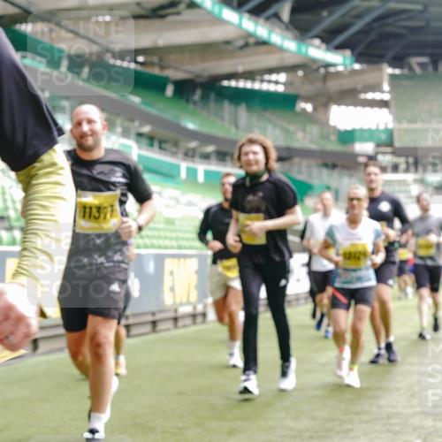 13.09.2026 - 21. swb-Marathon Bremen Michael Burmester http://msf.ph/oto/10454863 13.09.2026 10:32:36 Laufen im Stadion 10067, 10078, 10146, 10166, 10184, 10203, 10211, 10222, 10226, 10243, 10246, 10249, 10255, 10256, 10300, 10322, 10365, 10372, 10374, 10379, 10383, 10394, 10408, 10410, 10443, 10471, 10478, 10479, 10486, 10494, 10503, 10517, 10518, 10529, 10530, 10540, 10543, 10550, 10555, 10565, 10579, 10589, 10608, 10610, 10626, 10631, 10646, 10670, 10675, 10690, 10703, 10704, 10707, 10708, 10721, 10725, 10728, 10745, 10749, 10750, 10771, 10794 meine-sportfotos.de