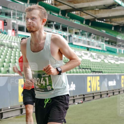 13.09.2026 - 21. swb-Marathon Bremen Michael Burmester http://msf.ph/oto/10454934 13.09.2026 12:52:36 Laufen im Stadion 102, 107, 145, 235, 683, 734, 755, 792, 863, 985, 987, 1033, 1043, 1056, 1125, 1146, 1162, 1232, 1252, 1297, 1433, 1445, 1455, 1492, 1528, 1542, 1646, 1664, 1704, 1955, 2007, 2008, 2043, 2203, 2350, 2447, 2480, 2498, 2759, 2767, 2820, 2847, 2858, 3085, 3149, 3236, 3336, 3362, 3440, 3448, 3566, 3703, 3830, 3899, 3988, 4165, 4283, 4429, 4475, 4571, 4573, 4582, 4605, 4727, 4781, 4782, 4895, 5079, 5152, 5168, 5379, 5521, 6274, 8798 meine-sportfotos.de