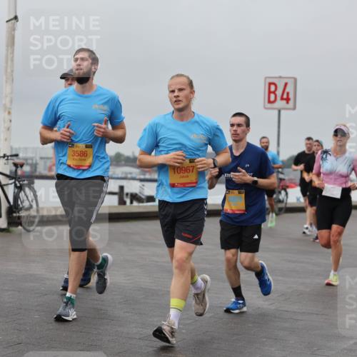 13.09.2026 - Kiel Lauf Andreas Tolksdorf http://msf.ph/oto/10454943 13.09.2026 11:55:05 Kiellinie 38, 3586, 10967, 10824, 4 meine-sportfotos.de