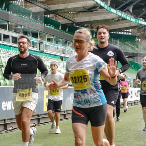 13.09.2026 - 21. swb-Marathon Bremen Michael Burmester http://msf.ph/oto/10454954 13.09.2026 10:32:38 Laufen im Stadion 10067, 10078, 10146, 10166, 10184, 10203, 10211, 10222, 10226, 10243, 10246, 10249, 10255, 10256, 10300, 10322, 10365, 10372, 10374, 10379, 10383, 10394, 10408, 10410, 10443, 10471, 10478, 10479, 10486, 10494, 10503, 10517, 10518, 10529, 10530, 10540, 10543, 10550, 10555, 10565, 10579, 10589, 10608, 10610, 10626, 10631, 10646, 10670, 10673, 10675, 10690, 10703, 10704, 10707, 10708, 10721, 10725, 10728, 10745, 10749, 10750, 10771, 10794 meine-sportfotos.de