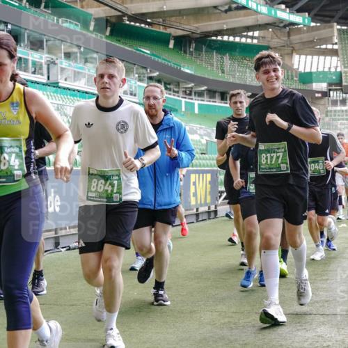 13.09.2026 - 21. swb-Marathon Bremen Michael Burmester http://msf.ph/oto/10455187 13.09.2026 13:10:54 Laufen im Stadion 164, 265, 373, 391, 448, 581, 703, 869, 898, 984, 1180, 1738, 1855, 1867, 1894, 1936, 1952, 1967, 2202, 2232, 2268, 2281, 2284, 2299, 2330, 2333, 2339, 2342, 2353, 2432, 2443, 2471, 2525, 2530, 2531, 2553, 2573, 2589, 2594, 2654, 2669, 2682, 2714, 2717, 2784, 2785, 2804, 2819, 2836, 2907, 2920, 2932, 2976, 3026, 3032, 3063, 3082, 3086, 3089, 3122, 3159, 3174, 3207, 3208, 3291, 3316, 3328, 3333, 3352, 3370, 3398, 3409, 3410, 3470, 3549, 3707, 3769, 551 meine-sportfotos.de