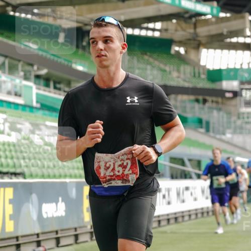 13.09.2026 - 21. swb-Marathon Bremen Michael Burmester http://msf.ph/oto/10455290 13.09.2026 12:52:50 Laufen im Stadion 102, 107, 145, 235, 313, 376, 541, 560, 615, 616, 683, 696, 734, 740, 755, 792, 863, 982, 985, 987, 1033, 1043, 1056, 1146, 1162, 1232, 1252, 1297, 1433, 1445, 1492, 1528, 1542, 1646, 1664, 1704, 1707, 1814, 1955, 2007, 2008, 2043, 2203, 2280, 2350, 2362, 2401, 2422, 2447, 2454, 2480, 2498, 2759, 2767, 2820, 2847, 2858, 2997, 3085, 3149, 3236, 3336, 3362, 3448, 3566, 3703, 3830, 3899, 3988, 4165, 4283, 4429, 4475, 4571, 4573, 4605, 4895, 5079, 5152, 5168, 5379 meine-sportfotos.de