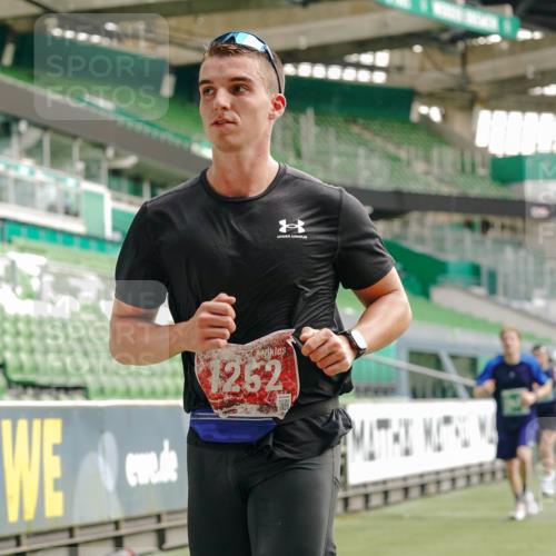 13.09.2026 - 21. swb-Marathon Bremen Michael Burmester http://msf.ph/oto/10455300 13.09.2026 12:52:50 Laufen im Stadion 102, 107, 145, 235, 313, 376, 541, 560, 615, 616, 683, 696, 734, 740, 755, 792, 863, 982, 985, 987, 1033, 1043, 1056, 1146, 1162, 1232, 1252, 1297, 1433, 1445, 1492, 1528, 1542, 1646, 1664, 1704, 1707, 1814, 1955, 2007, 2008, 2043, 2203, 2280, 2350, 2362, 2401, 2422, 2447, 2454, 2480, 2498, 2759, 2767, 2820, 2847, 2858, 2997, 3085, 3149, 3236, 3336, 3362, 3448, 3566, 3703, 3830, 3899, 3988, 4165, 4283, 4429, 4475, 4571, 4573, 4605, 4895, 5079, 5152, 5168, 5379 meine-sportfotos.de
