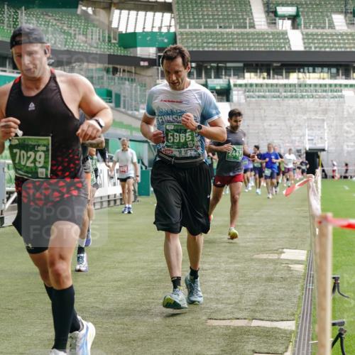 13.09.2026 - 21. swb-Marathon Bremen Michael Burmester http://msf.ph/oto/10455418 13.09.2026 12:52:55 Laufen im Stadion 102, 107, 145, 235, 313, 376, 541, 560, 615, 616, 683, 696, 734, 740, 755, 792, 863, 982, 985, 987, 1033, 1043, 1056, 1207, 1232, 1252, 1297, 1433, 1445, 1492, 1528, 1542, 1646, 1664, 1704, 1707, 1814, 1955, 2007, 2008, 2043, 2203, 2280, 2350, 2362, 2401, 2422, 2447, 2454, 2480, 2498, 2759, 2767, 2820, 2847, 2858, 2997, 3085, 3149, 3236, 3336, 3362, 3448, 3566, 3830, 3899, 3988, 4165, 4283, 4429, 4475, 4571, 4573, 4605, 4895, 5079, 5152, 5168, 5379 meine-sportfotos.de