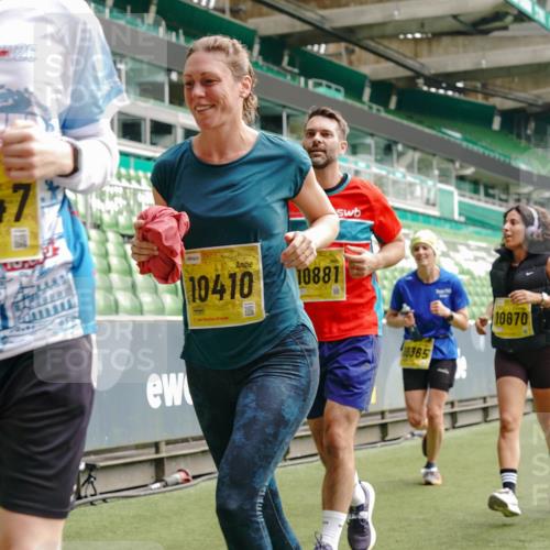 13.09.2026 - 21. swb-Marathon Bremen Michael Burmester http://msf.ph/oto/10455452 13.09.2026 10:32:48 Laufen im Stadion 10067, 10078, 10146, 10166, 10184, 10203, 10211, 10222, 10226, 10236, 10243, 10246, 10249, 10255, 10256, 10300, 10322, 10365, 10372, 10374, 10379, 10383, 10394, 10408, 10410, 10423, 10443, 10486, 10494, 10503, 10517, 10518, 10529, 10530, 10540, 10543, 10550, 10555, 10565, 10589, 10608, 10610, 10626, 10631, 10646, 10670, 10673, 10675, 10687, 10690, 10703, 10704, 10707, 10708, 10721, 10725, 10728, 10745, 10749, 10750, 10771, 10788, 10794, 10809 meine-sportfotos.de