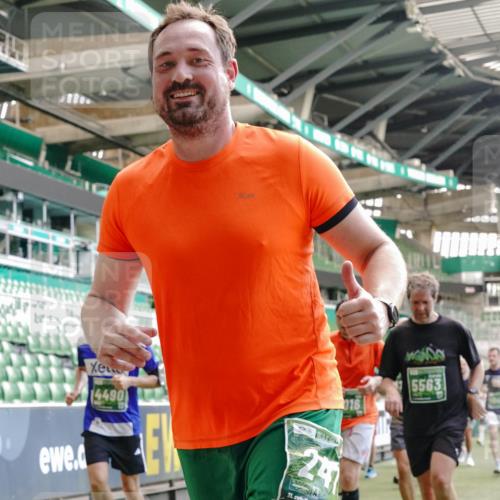 13.09.2026 - 21. swb-Marathon Bremen Michael Burmester http://msf.ph/oto/10455457 13.09.2026 13:10:58 Laufen im Stadion 164, 265, 373, 448, 581, 703, 869, 984, 1113, 1180, 1738, 1855, 1867, 1894, 1936, 1952, 1967, 2202, 2232, 2268, 2281, 2284, 2299, 2330, 2333, 2339, 2342, 2353, 2432, 2443, 2525, 2530, 2531, 2553, 2573, 2589, 2594, 2654, 2659, 2669, 2682, 2714, 2717, 2784, 2785, 2804, 2819, 2822, 2836, 2907, 2920, 2932, 2976, 3026, 3027, 3032, 3063, 3079, 3082, 3086, 3089, 3122, 3159, 3174, 3207, 3208, 3291, 3328, 3333, 3352, 3370, 3398, 3409, 3410, 3470, 3549, 3769, 551 meine-sportfotos.de