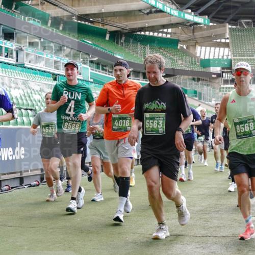 13.09.2026 - 21. swb-Marathon Bremen Michael Burmester http://msf.ph/oto/10455473 13.09.2026 13:10:59 Laufen im Stadion 164, 265, 373, 448, 581, 703, 869, 984, 1113, 1180, 1738, 1851, 1855, 1867, 1894, 1936, 1952, 1967, 2202, 2232, 2268, 2281, 2284, 2299, 2330, 2333, 2339, 2342, 2353, 2432, 2443, 2525, 2530, 2531, 2553, 2573, 2589, 2594, 2654, 2659, 2669, 2682, 2714, 2717, 2784, 2785, 2804, 2819, 2822, 2836, 2907, 2920, 2932, 2976, 3026, 3027, 3032, 3063, 3079, 3082, 3086, 3089, 3122, 3159, 3174, 3207, 3208, 3291, 3328, 3352, 3370, 3398, 3409, 3410, 3470, 3549, 3769, 551 meine-sportfotos.de