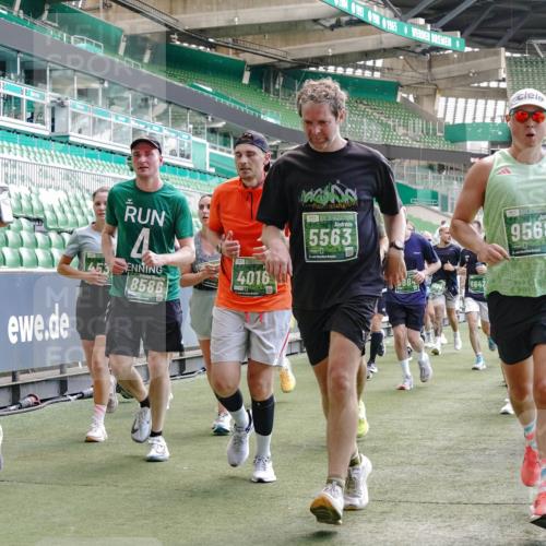 13.09.2026 - 21. swb-Marathon Bremen Michael Burmester http://msf.ph/oto/10455499 13.09.2026 13:10:59 Laufen im Stadion 164, 265, 373, 448, 581, 703, 869, 984, 1113, 1180, 1738, 1851, 1855, 1867, 1894, 1936, 1952, 1967, 2202, 2232, 2268, 2281, 2284, 2299, 2330, 2333, 2339, 2342, 2353, 2432, 2443, 2525, 2530, 2531, 2553, 2573, 2589, 2594, 2654, 2659, 2669, 2682, 2714, 2717, 2784, 2785, 2804, 2819, 2822, 2836, 2907, 2920, 2932, 2976, 3026, 3027, 3032, 3063, 3079, 3082, 3086, 3089, 3122, 3159, 3174, 3207, 3208, 3291, 3328, 3352, 3370, 3398, 3409, 3410, 3470, 3549, 3769, 551 meine-sportfotos.de