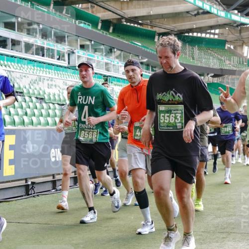 13.09.2026 - 21. swb-Marathon Bremen Michael Burmester http://msf.ph/oto/10455545 13.09.2026 13:11:00 Laufen im Stadion 164, 265, 373, 448, 581, 703, 869, 984, 1113, 1180, 1738, 1851, 1855, 1867, 1894, 1936, 1952, 1967, 2202, 2232, 2268, 2281, 2284, 2299, 2330, 2333, 2339, 2342, 2353, 2432, 2443, 2525, 2530, 2531, 2553, 2573, 2589, 2594, 2654, 2659, 2669, 2682, 2714, 2717, 2784, 2785, 2804, 2819, 2822, 2836, 2907, 2920, 2932, 2976, 3026, 3027, 3032, 3063, 3079, 3082, 3086, 3089, 3122, 3159, 3174, 3207, 3208, 3291, 3328, 3352, 3370, 3398, 3409, 3410, 3470, 3549, 3769, 551 meine-sportfotos.de