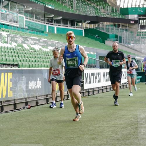 13.09.2026 - 21. swb-Marathon Bremen Michael Burmester http://msf.ph/oto/10455577 13.09.2026 12:53:03 Laufen im Stadion 102, 107, 145, 235, 313, 376, 541, 560, 615, 616, 675, 683, 696, 734, 740, 755, 792, 863, 982, 985, 987, 1033, 1043, 1056, 1207, 1232, 1252, 1297, 1433, 1445, 1492, 1528, 1542, 1646, 1664, 1704, 1707, 1814, 1955, 2007, 2008, 2043, 2055, 2203, 2280, 2350, 2362, 2401, 2422, 2454, 2480, 2498, 2767, 2820, 2847, 2858, 2997, 3085, 3149, 3236, 3336, 3362, 3448, 3566, 3830, 3899, 3988, 4165, 4283, 4429, 4475, 4573, 4605, 5152, 5379 meine-sportfotos.de