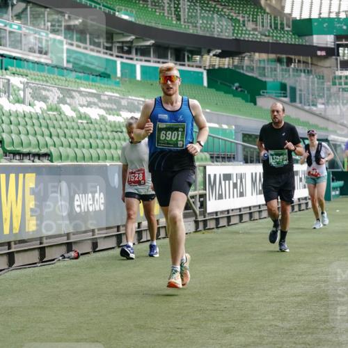 13.09.2026 - 21. swb-Marathon Bremen Michael Burmester http://msf.ph/oto/10455582 13.09.2026 12:53:03 Laufen im Stadion 102, 107, 145, 235, 313, 376, 541, 560, 615, 616, 675, 683, 696, 734, 740, 755, 792, 863, 982, 985, 987, 1033, 1043, 1056, 1207, 1232, 1252, 1297, 1433, 1445, 1492, 1528, 1542, 1646, 1664, 1704, 1707, 1814, 1955, 2007, 2008, 2043, 2055, 2203, 2280, 2350, 2362, 2401, 2422, 2454, 2480, 2498, 2767, 2820, 2847, 2858, 2997, 3085, 3149, 3236, 3336, 3362, 3448, 3566, 3830, 3899, 3988, 4165, 4283, 4429, 4475, 4573, 4605, 5152, 5379 meine-sportfotos.de