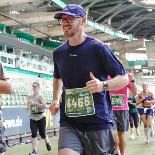 13.09.2026 - 21. swb-Marathon Bremen Michael Burmester http://msf.ph/oto/10455670 13.09.2026 13:11:02 Laufen im Stadion 164, 265, 373, 448, 581, 703, 869, 984, 1113, 1180, 1738, 1851, 1855, 1867, 1894, 1936, 1952, 1967, 2202, 2232, 2268, 2281, 2284, 2299, 2330, 2333, 2339, 2342, 2353, 2426, 2432, 2443, 2530, 2531, 2553, 2573, 2589, 2594, 2654, 2659, 2669, 2682, 2714, 2717, 2784, 2785, 2804, 2819, 2822, 2836, 2907, 2920, 2932, 2976, 3026, 3027, 3063, 3079, 3082, 3086, 3089, 3122, 3159, 3174, 3207, 3208, 3291, 3328, 3352, 3370, 3409, 3410, 3470, 3549, 3769, 551 meine-sportfotos.de