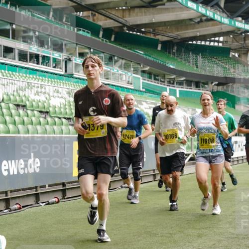 13.09.2026 - 21. swb-Marathon Bremen Michael Burmester http://msf.ph/oto/10455676 13.09.2026 10:32:52 Laufen im Stadion 10067, 10078, 10146, 10166, 10184, 10203, 10211, 10226, 10236, 10243, 10246, 10249, 10255, 10256, 10300, 10322, 10365, 10372, 10374, 10379, 10383, 10394, 10408, 10410, 10423, 10443, 10486, 10494, 10503, 10517, 10518, 10529, 10530, 10540, 10543, 10550, 10555, 10565, 10578, 10589, 10608, 10610, 10626, 10631, 10646, 10670, 10673, 10675, 10687, 10690, 10703, 10704, 10707, 10721, 10725, 10728, 10745, 10749, 10750, 10771, 10788, 10794, 10809 meine-sportfotos.de