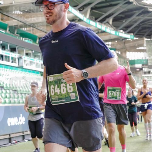 13.09.2026 - 21. swb-Marathon Bremen Michael Burmester http://msf.ph/oto/10455679 13.09.2026 13:11:02 Laufen im Stadion 164, 265, 373, 448, 581, 703, 869, 984, 1113, 1180, 1738, 1851, 1855, 1867, 1894, 1936, 1952, 1967, 2202, 2232, 2268, 2281, 2284, 2299, 2330, 2333, 2339, 2342, 2353, 2426, 2432, 2443, 2530, 2531, 2553, 2573, 2589, 2594, 2654, 2659, 2669, 2682, 2714, 2717, 2784, 2785, 2804, 2819, 2822, 2836, 2907, 2920, 2932, 2976, 3026, 3027, 3063, 3079, 3082, 3086, 3089, 3122, 3159, 3174, 3207, 3208, 3291, 3328, 3352, 3370, 3409, 3410, 3470, 3549, 3769, 551 meine-sportfotos.de