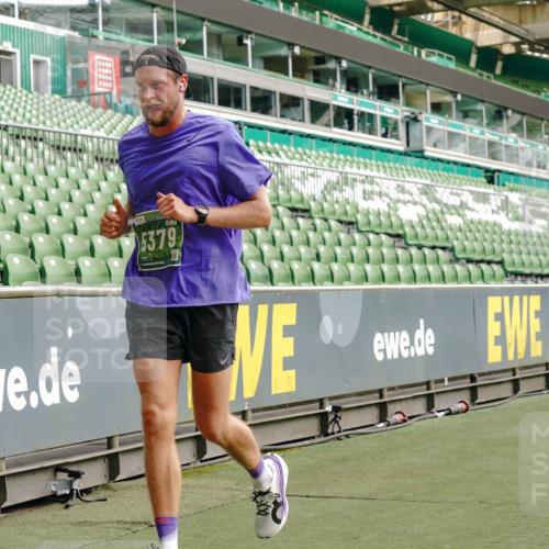 13.09.2026 - 21. swb-Marathon Bremen Michael Burmester http://msf.ph/oto/10455880 13.09.2026 12:53:12 Laufen im Stadion 102, 107, 145, 235, 313, 376, 472, 541, 560, 615, 616, 675, 683, 696, 740, 755, 792, 816, 863, 982, 985, 987, 1033, 1056, 1076, 1207, 1232, 1252, 1297, 1419, 1433, 1445, 1468, 1492, 1528, 1542, 1551, 1646, 1664, 1704, 1707, 1814, 1955, 2007, 2008, 2043, 2055, 2203, 2280, 2350, 2362, 2401, 2422, 2454, 2480, 2498, 2499, 2623, 2767, 2820, 2847, 2858, 2997, 3085, 3149, 3236, 3336, 3362, 3413, 3448, 3566, 3830, 3899, 3988, 4283, 4475, 4573, 4605, 5152 meine-sportfotos.de
