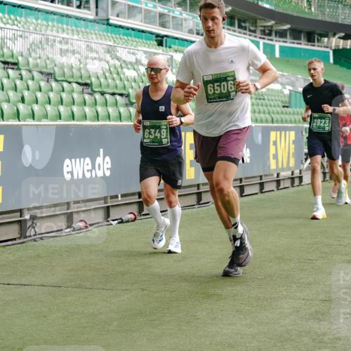 13.09.2026 - 21. swb-Marathon Bremen Michael Burmester http://msf.ph/oto/10455910 13.09.2026 12:53:14 Laufen im Stadion 102, 107, 145, 235, 313, 376, 472, 541, 560, 615, 616, 675, 683, 696, 740, 755, 792, 816, 863, 982, 985, 987, 1033, 1056, 1076, 1207, 1232, 1252, 1297, 1419, 1433, 1445, 1468, 1492, 1528, 1542, 1551, 1646, 1664, 1704, 1707, 1814, 1955, 2007, 2008, 2043, 2055, 2203, 2280, 2350, 2362, 2401, 2422, 2454, 2480, 2498, 2499, 2623, 2767, 2820, 2847, 2858, 2882, 2971, 2997, 3085, 3149, 3236, 3336, 3362, 3413, 3448, 3566, 3830, 3899, 3988, 4283, 4475, 4573, 4605, 5152 meine-sportfotos.de