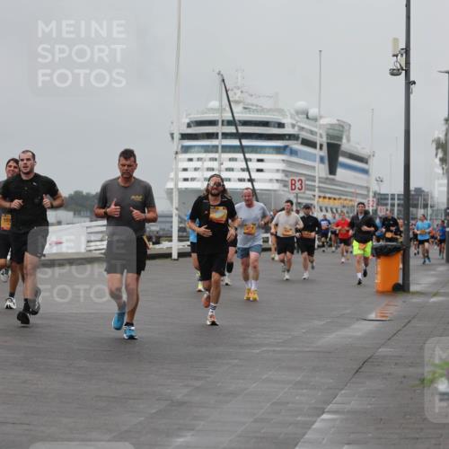 13.09.2026 - Kiel Lauf Andreas Tolksdorf http://msf.ph/oto/10455929 13.09.2026 11:56:22 Kiellinie 4, 49, 103, 3, 81 meine-sportfotos.de