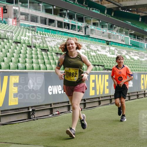 13.09.2026 - 21. swb-Marathon Bremen Michael Burmester http://msf.ph/oto/10455973 13.09.2026 10:32:59 Laufen im Stadion 10018, 10067, 10078, 10166, 10184, 10203, 10211, 10226, 10236, 10243, 10246, 10249, 10255, 10256, 10297, 10300, 10322, 10365, 10372, 10374, 10379, 10383, 10394, 10408, 10410, 10423, 10428, 10443, 10486, 10494, 10503, 10517, 10518, 10529, 10530, 10540, 10543, 10550, 10565, 10578, 10608, 10631, 10646, 10670, 10673, 10675, 10687, 10690, 10703, 10704, 10707, 10721, 10725, 10728, 10745, 10749, 10750, 10771, 10787, 10788, 10794, 10809 meine-sportfotos.de