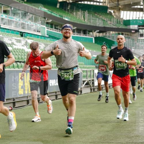 13.09.2026 - 21. swb-Marathon Bremen Michael Burmester http://msf.ph/oto/10455993 13.09.2026 12:53:17 Laufen im Stadion 102, 107, 145, 235, 313, 376, 472, 541, 560, 615, 616, 675, 683, 696, 740, 755, 792, 816, 827, 863, 982, 985, 987, 1033, 1056, 1076, 1207, 1232, 1252, 1297, 1419, 1433, 1445, 1468, 1492, 1528, 1542, 1551, 1646, 1664, 1704, 1707, 1814, 1955, 2007, 2008, 2043, 2055, 2203, 2280, 2350, 2362, 2401, 2422, 2454, 2480, 2498, 2499, 2623, 2701, 2767, 2820, 2847, 2858, 2882, 2971, 2997, 3085, 3149, 3236, 3336, 3362, 3413, 3448, 3566, 3830, 3899, 3988, 4283, 4475, 4573, 4605, 5152 meine-sportfotos.de