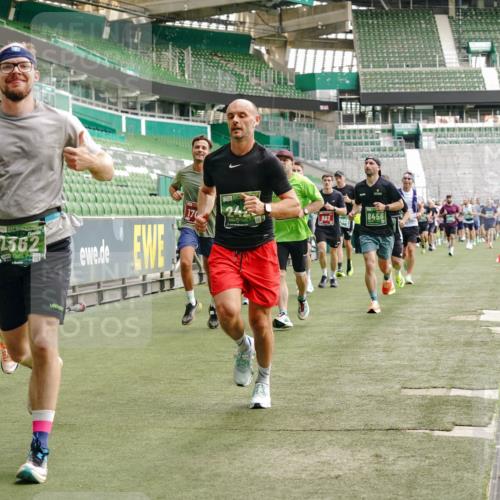 13.09.2026 - 21. swb-Marathon Bremen Michael Burmester http://msf.ph/oto/10456014 13.09.2026 12:53:17 Laufen im Stadion 102, 107, 145, 235, 313, 376, 472, 541, 560, 615, 616, 675, 683, 696, 740, 755, 792, 816, 827, 863, 982, 985, 987, 1033, 1056, 1076, 1207, 1232, 1252, 1297, 1419, 1433, 1445, 1468, 1492, 1528, 1542, 1551, 1646, 1664, 1704, 1707, 1814, 1955, 2007, 2008, 2043, 2055, 2203, 2280, 2350, 2362, 2401, 2422, 2454, 2480, 2498, 2499, 2623, 2701, 2767, 2820, 2847, 2858, 2882, 2971, 2997, 3085, 3149, 3236, 3336, 3362, 3413, 3448, 3566, 3830, 3899, 3988, 4283, 4475, 4573, 4605, 5152 meine-sportfotos.de