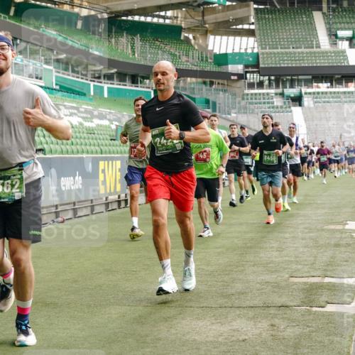 13.09.2026 - 21. swb-Marathon Bremen Michael Burmester http://msf.ph/oto/10456028 13.09.2026 12:53:18 Laufen im Stadion 102, 107, 145, 235, 313, 376, 472, 541, 560, 615, 616, 675, 683, 696, 740, 755, 792, 816, 827, 863, 982, 985, 987, 1033, 1056, 1076, 1207, 1232, 1252, 1297, 1419, 1433, 1445, 1468, 1492, 1528, 1542, 1551, 1646, 1664, 1704, 1707, 1814, 1955, 2007, 2008, 2043, 2055, 2203, 2280, 2350, 2362, 2401, 2422, 2454, 2480, 2498, 2499, 2623, 2701, 2767, 2820, 2847, 2858, 2882, 2913, 2971, 2997, 3085, 3149, 3236, 3336, 3362, 3413, 3448, 3566, 3830, 3899, 3988, 4283, 4475, 4573, 4605, 5152 meine-sportfotos.de