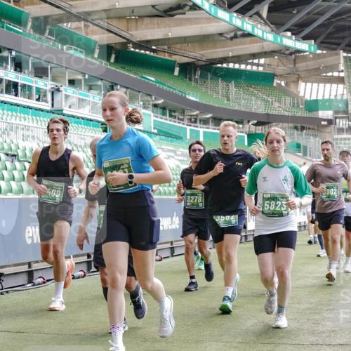 13.09.2026 - 21. swb-Marathon Bremen Michael Burmester http://msf.ph/oto/10456040 13.09.2026 13:11:09 Laufen im Stadion 164, 265, 373, 448, 581, 703, 843, 869, 984, 1113, 1180, 1435, 1738, 1849, 1851, 1855, 1867, 1894, 1936, 1952, 1967, 2202, 2232, 2248, 2268, 2281, 2284, 2299, 2330, 2333, 2339, 2342, 2353, 2375, 2426, 2432, 2443, 2530, 2531, 2553, 2573, 2589, 2654, 2659, 2669, 2682, 2714, 2717, 2784, 2785, 2804, 2819, 2822, 2836, 2907, 2920, 2932, 2976, 3026, 3027, 3063, 3079, 3082, 3086, 3089, 3122, 3159, 3174, 3207, 3208, 3291, 3328, 3349, 3352, 3370, 3409, 3410, 3470, 3549, 551 meine-sportfotos.de