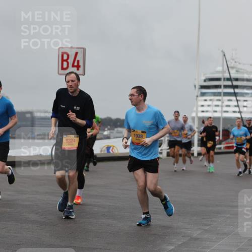 13.09.2026 - Kiel Lauf Andreas Tolksdorf http://msf.ph/oto/10456056 13.09.2026 11:56:40 Kiellinie 11436, 4, 6324, 39, 1038, 3 meine-sportfotos.de