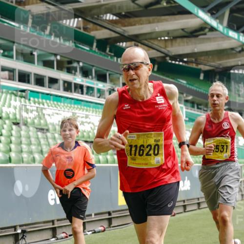13.09.2026 - 21. swb-Marathon Bremen Michael Burmester http://msf.ph/oto/10456074 13.09.2026 10:33:00 Laufen im Stadion 10018, 10067, 10078, 10166, 10184, 10203, 10211, 10226, 10236, 10243, 10246, 10249, 10255, 10256, 10297, 10300, 10322, 10365, 10372, 10374, 10379, 10383, 10394, 10408, 10410, 10423, 10428, 10443, 10486, 10494, 10503, 10517, 10518, 10529, 10530, 10540, 10543, 10550, 10565, 10578, 10608, 10631, 10646, 10670, 10673, 10675, 10687, 10690, 10703, 10704, 10707, 10721, 10725, 10728, 10745, 10749, 10750, 10771, 10787, 10788, 10794, 10809 meine-sportfotos.de