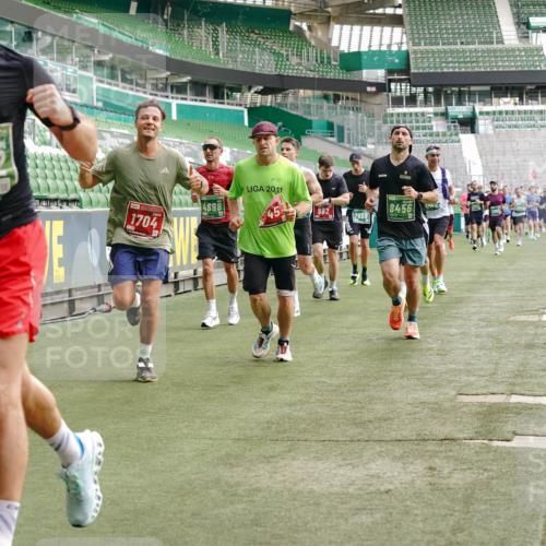 13.09.2026 - 21. swb-Marathon Bremen Michael Burmester http://msf.ph/oto/10456088 13.09.2026 12:53:19 Laufen im Stadion 102, 107, 145, 235, 313, 376, 472, 541, 560, 615, 616, 675, 683, 696, 740, 755, 792, 816, 827, 863, 982, 985, 987, 1033, 1056, 1076, 1207, 1232, 1252, 1297, 1419, 1433, 1445, 1468, 1492, 1528, 1542, 1551, 1646, 1664, 1704, 1707, 1814, 1955, 2007, 2008, 2043, 2055, 2203, 2280, 2350, 2362, 2401, 2422, 2454, 2480, 2498, 2499, 2623, 2701, 2767, 2820, 2847, 2858, 2882, 2913, 2971, 2997, 3085, 3149, 3236, 3336, 3362, 3413, 3448, 3566, 3830, 3899, 3988, 4283, 4475, 4573, 4605, 5152 meine-sportfotos.de