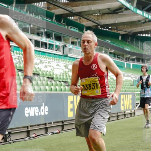 13.09.2026 - 21. swb-Marathon Bremen Michael Burmester http://msf.ph/oto/10456095 13.09.2026 10:33:01 Laufen im Stadion 10018, 10067, 10078, 10166, 10184, 10203, 10211, 10226, 10236, 10243, 10246, 10249, 10255, 10256, 10297, 10300, 10322, 10365, 10372, 10374, 10379, 10383, 10394, 10408, 10410, 10423, 10428, 10443, 10486, 10494, 10503, 10517, 10518, 10529, 10530, 10540, 10543, 10550, 10565, 10578, 10608, 10631, 10646, 10670, 10673, 10675, 10687, 10690, 10691, 10703, 10704, 10707, 10721, 10725, 10728, 10745, 10749, 10750, 10771, 10787, 10788, 10794, 10809 meine-sportfotos.de