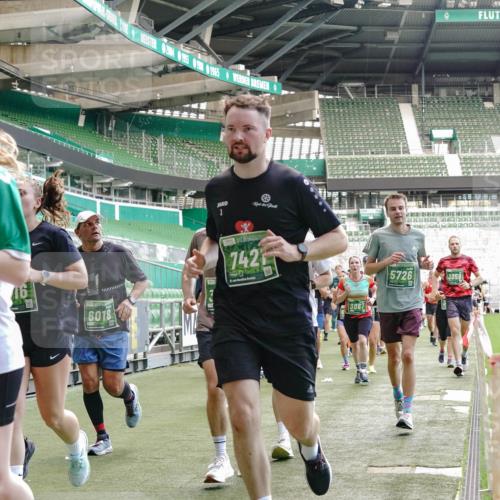 13.09.2026 - 21. swb-Marathon Bremen Michael Burmester http://msf.ph/oto/10456116 13.09.2026 13:11:10 Laufen im Stadion 164, 265, 373, 448, 581, 703, 843, 869, 984, 1113, 1180, 1435, 1738, 1849, 1851, 1855, 1867, 1894, 1936, 1952, 1967, 2202, 2232, 2248, 2268, 2281, 2284, 2299, 2330, 2333, 2339, 2342, 2353, 2375, 2426, 2432, 2443, 2530, 2531, 2553, 2573, 2589, 2654, 2659, 2669, 2673, 2682, 2714, 2717, 2784, 2785, 2804, 2819, 2822, 2836, 2850, 2907, 2920, 2932, 2976, 3026, 3027, 3063, 3079, 3082, 3086, 3089, 3122, 3159, 3174, 3207, 3208, 3291, 3328, 3349, 3352, 3370, 3409, 3410, 3470, 3549, 551 meine-sportfotos.de
