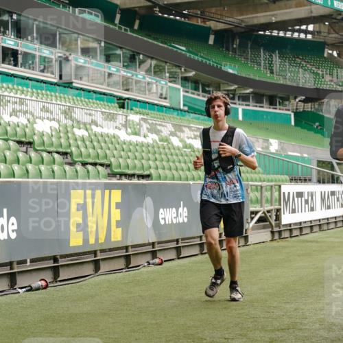 13.09.2026 - 21. swb-Marathon Bremen Michael Burmester http://msf.ph/oto/10456125 13.09.2026 10:33:02 Laufen im Stadion 10018, 10067, 10078, 10166, 10184, 10203, 10211, 10226, 10236, 10243, 10246, 10249, 10255, 10256, 10297, 10300, 10322, 10365, 10372, 10374, 10379, 10383, 10394, 10408, 10410, 10423, 10428, 10443, 10486, 10494, 10503, 10517, 10518, 10529, 10530, 10540, 10543, 10550, 10565, 10578, 10608, 10631, 10646, 10670, 10673, 10675, 10687, 10690, 10691, 10703, 10704, 10707, 10721, 10725, 10728, 10745, 10749, 10750, 10771, 10772, 10787, 10788, 10794, 10809 meine-sportfotos.de