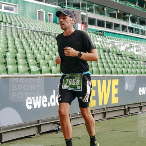 13.09.2026 - 21. swb-Marathon Bremen Michael Burmester http://msf.ph/oto/10456302 13.09.2026 12:53:25 Laufen im Stadion 102, 107, 145, 313, 376, 385, 472, 541, 560, 615, 616, 675, 683, 696, 740, 755, 792, 816, 827, 982, 985, 987, 1033, 1056, 1076, 1207, 1232, 1252, 1297, 1419, 1433, 1445, 1468, 1492, 1528, 1542, 1551, 1631, 1646, 1664, 1704, 1707, 1814, 1955, 2007, 2008, 2043, 2055, 2203, 2280, 2350, 2362, 2401, 2422, 2454, 2480, 2498, 2499, 2623, 2701, 2767, 2820, 2824, 2858, 2882, 2913, 2971, 2997, 3085, 3149, 3236, 3336, 3362, 3413, 3448, 3830, 3899, 3988, 4283, 4475, 4605 meine-sportfotos.de