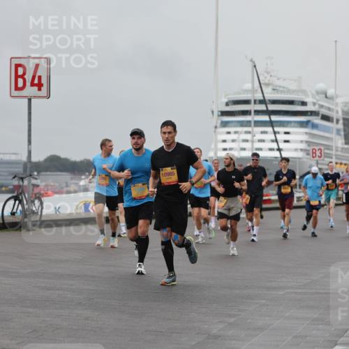 13.09.2026 - Kiel Lauf Andreas Tolksdorf http://msf.ph/oto/10456345 13.09.2026 11:57:00 Kiellinie 4, 9903, 7771, 10985, 3 meine-sportfotos.de